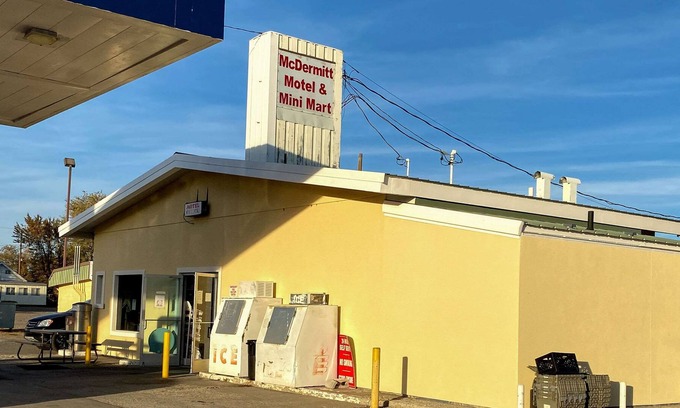 McDermitt Hotel | Rodeway Inn
