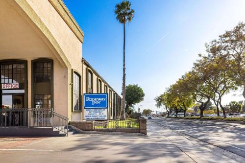 Santa Ana Hotel | Rodeway Inn