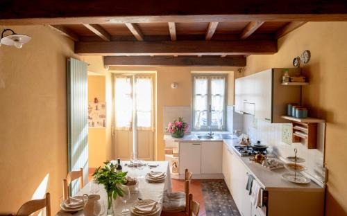 Magliano Alfieri House | Roero House