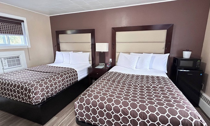 Rideau Lakes Hotel | Roger's Motel