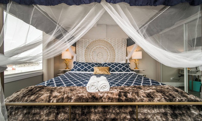 Downtown Edmonton Apartment | Rogers Place King Bed Studio in Downtown Edmonton