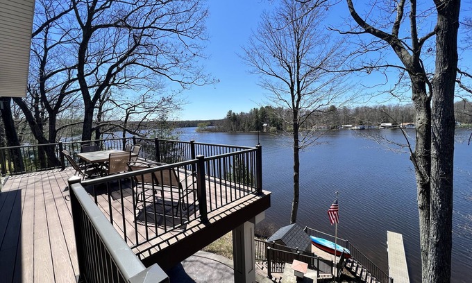 Big Rapids House | Rogers Pond & River Retreat | Grand Views | Kayaks