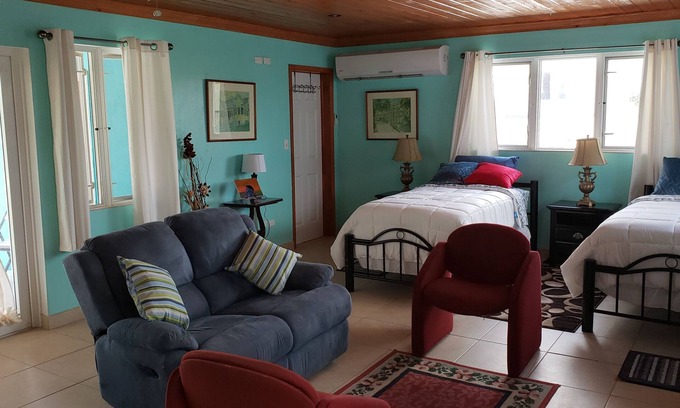 Nassau House | Rolleaway Peek Guesthouse