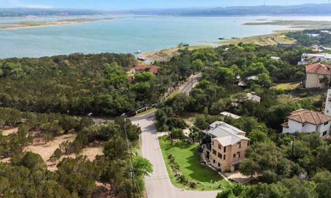 Lower Basin Lake Travis House | Rolling Hills Lake Travis Views 6 bedrooms 6 balconies Water Access