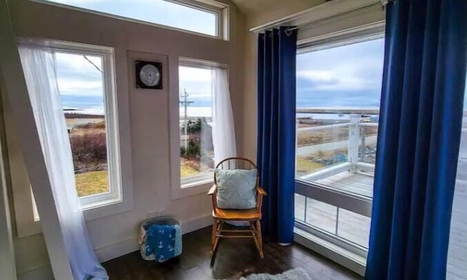 Pubnico Cottage | Rolling Waves Ocean View Retreat. Escape to peace and tranquility.