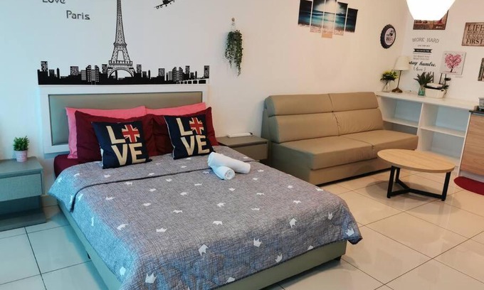 Bangi Sentral Apartment | Romance Studio @Evo Soho Bangi with WIFI & Netflix