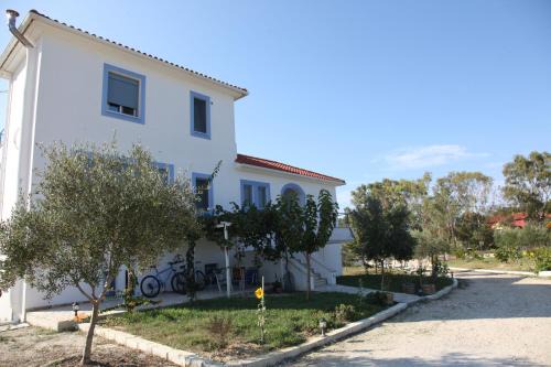Kefalonia Apartment | Romanos Xi