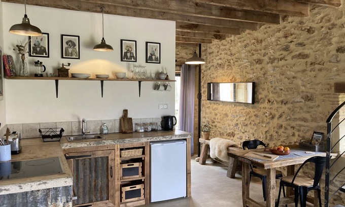 Marsales House | Romantic 1 bedroom loft apartment with pool, 5 min to Monpazier