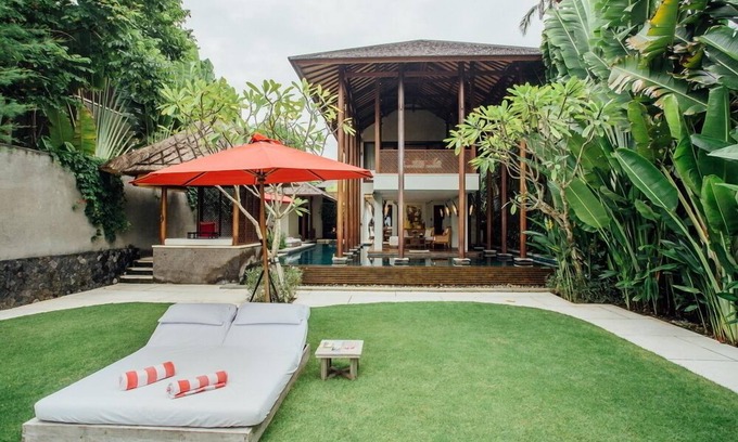 Ketewel Villa | Romantic 1BR Beach Front Villa, Pabean Beach! 9Min Drive To Bali Safari! W/Pool!