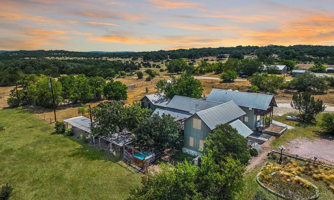 Dripping Springs Apartment | Romantic Adults-Only Suite w/Shared Hot Tub | 23 Acres of Serenity