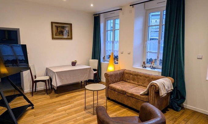 Verdun Apartment | Romantic apartment in Verdun with private parking