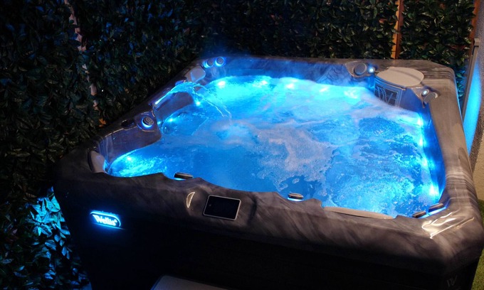 Selimbar Apartment | Romantic apartment with own private Hot Tub on Terrace