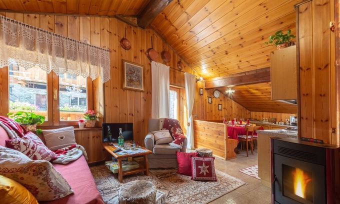 Lignod Apartment | Romantic attic 3.4 km from the Champoluc slopes