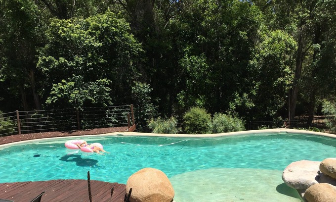 Camp Mountain Apartment | Romantic Bush Haven + Resort Pool + Tennis