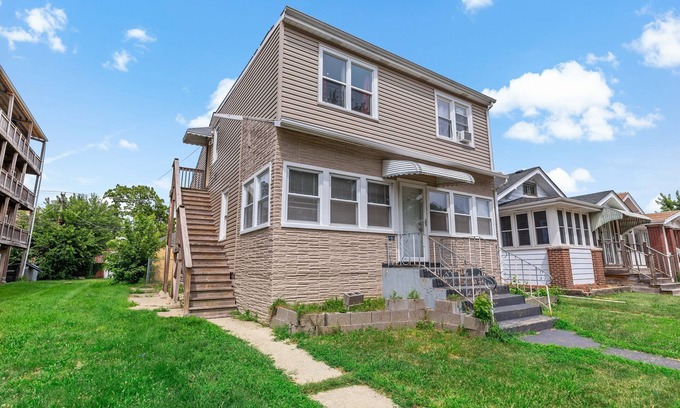 Calumet City Apartment | Romantic Cabin Fever Spacious 1 Bedroom