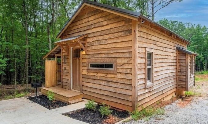 Milledgeville Cabin | Romantic Cabin Hideaway — Outdoor Rain Shower, Soaking Tub & Fire Pit