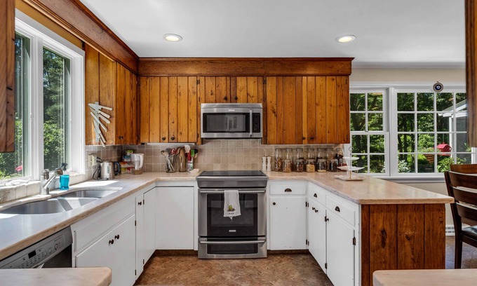 Madison House | Romantic colonial in beach town situated on park-like private 8 acres with pool.