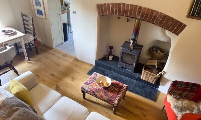 Totnes House | Romantic, cosy, historic 700 year old cottage with garden in the South Hams