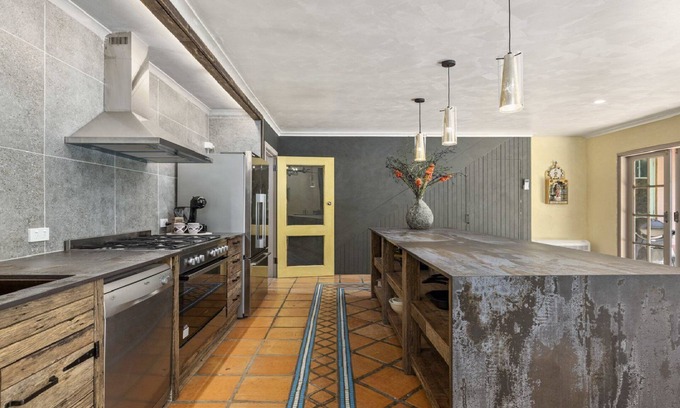 Karangi House | Romantic Cottage, Pet Friendly, Fireplace, Close to Town