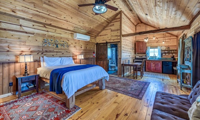 Fredericksburg Cabin | Romantic Country Cabin in the Texas Hill Country