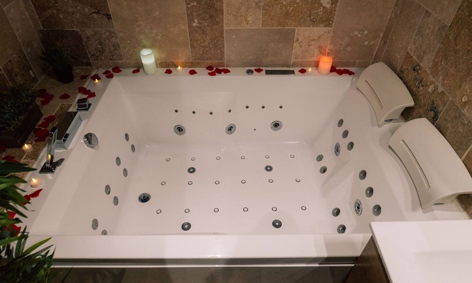 Saint-Etienne Apartment | Romantic escape & spa