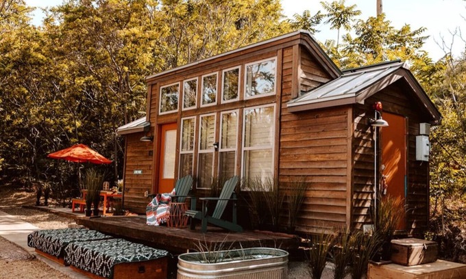 Cottonwood House | Romantic Escape, Steps to Wine Tasting: TinyCamp!