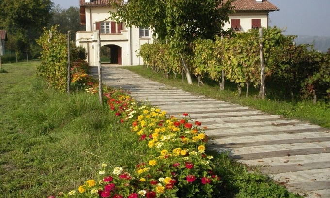 Saint-remy-de-provence Other | Romantic farmhouse in Monferrato wine district