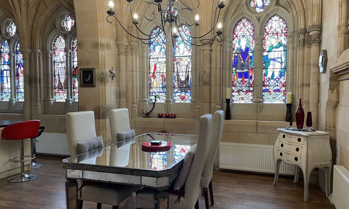 Fort Augustus Apartment | Romantic getaway at St Andrew's Chapel - stunning 2 bedroom apartment
