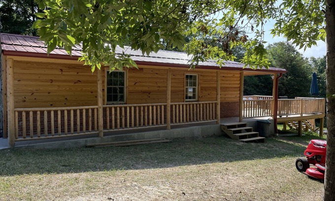 Sevierville Cabin | Romantic Hidden Cabin 15 mins from Pigeon Forge and Dollywood.