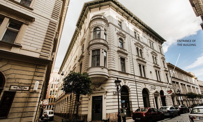 Inner City Budapest Apartment | Romantic Hideaway in Center of Budapest, walking distance to most major sites