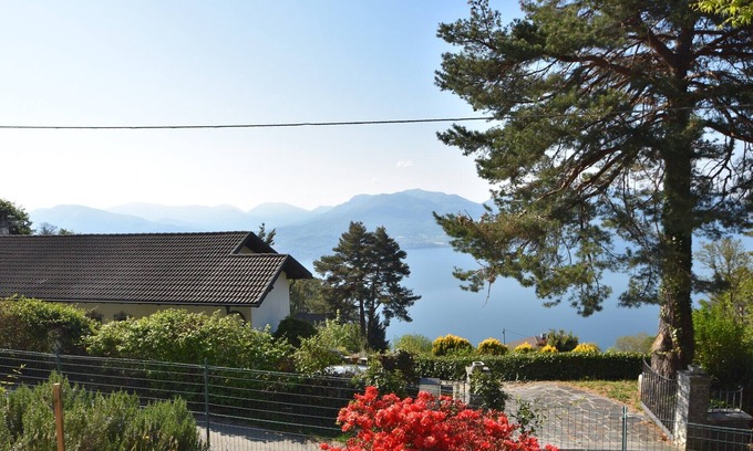 Trarego Viggiona Villa | Romantic House by Lake Maggiore with Garden