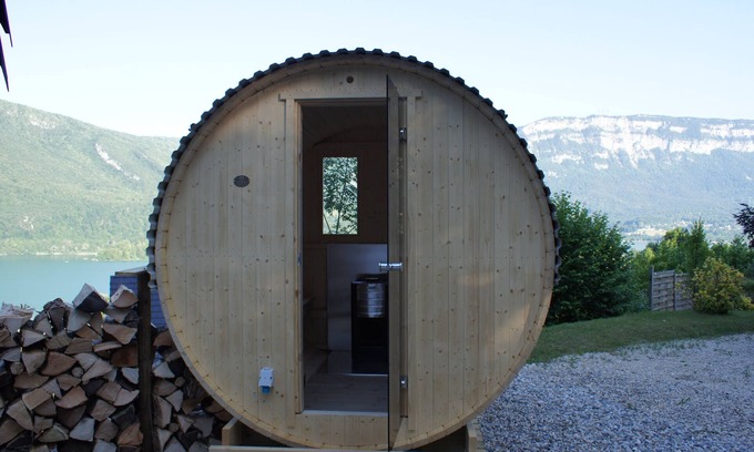 Novalaise House | romantic house with its spa+sauna+swimming pool+view on the lake