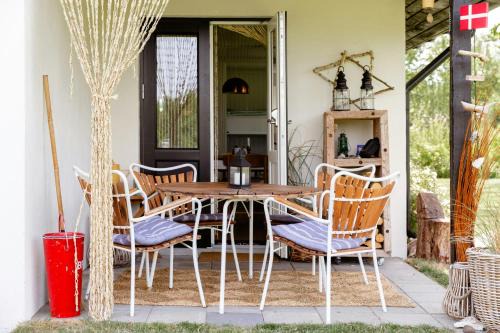 Maribo House | Romantic Island Cottage In Cosy Style Near Beach