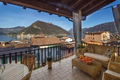 Sulzano Apartment | ROMANTIC LAKE VIEW HOUSE