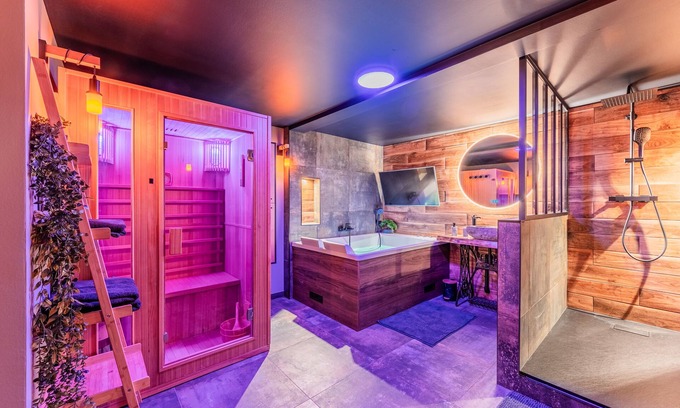Drusenheim House | ⚜️ Romantic Love Room | Jacuzzi, Sauna & Terrace | Near Strasbourg 💕