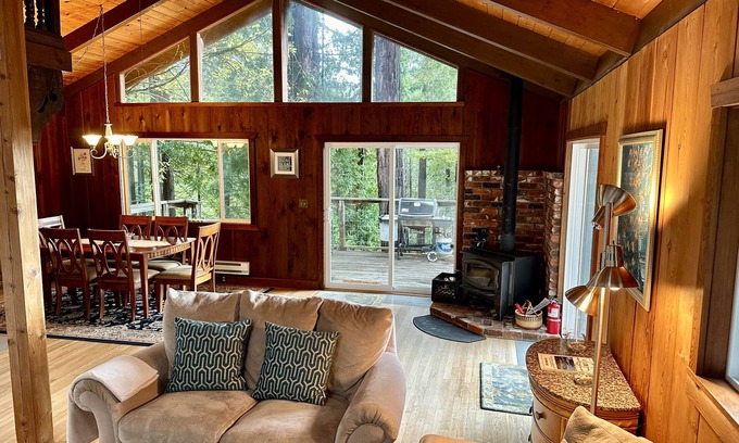 Gualala House | Romantic Mendocino Coast Getaway in the Redwoods with Ocean View