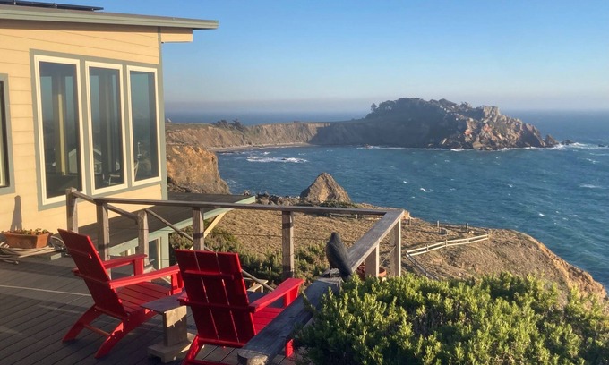Gualala House | Romantic Oceanfront Home with Dramatic Sea View, Hot Tub and EV Charger