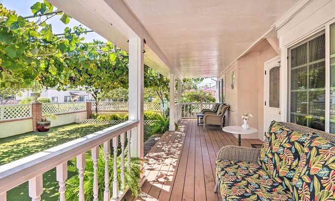 North Central House | Romantic Pasadena Home w/Covered Porch!