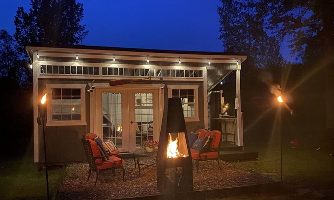 South Butler Cabin | Romantic Pond side Cottage Close to Fair Haven Beach