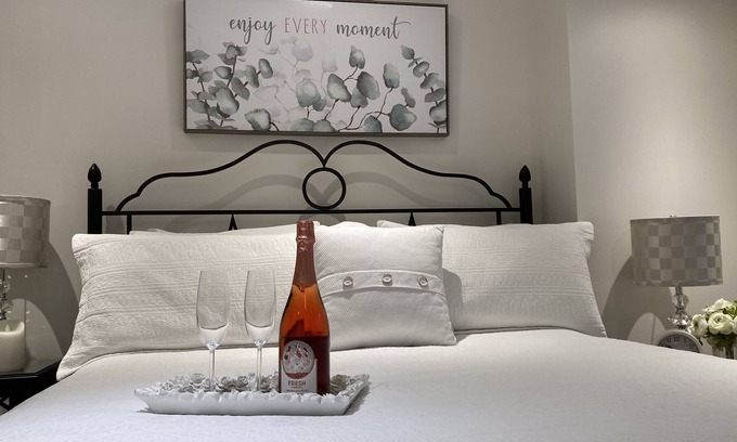 Elora Apartment | ROMANTIC RIVERSIDE GUEST SUITE IN ELORA