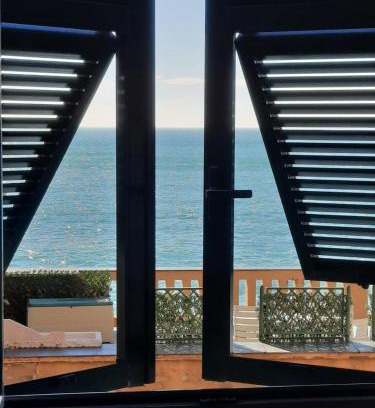 Nervi Apartment | Romantic Sea View Flat in Genova