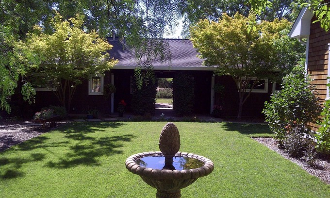 Sonoma Cottage | Romantic Sonoma Cottage On 1 Acre in Wine Country