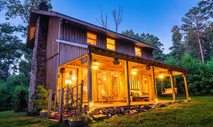 Ellijay House | Romantic StackRock Cabin – An Exclusive, Centrally Located Retreat.