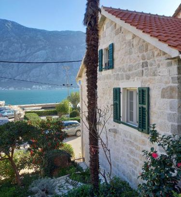 Prcanj Villa | Romantic stone house by the sea *