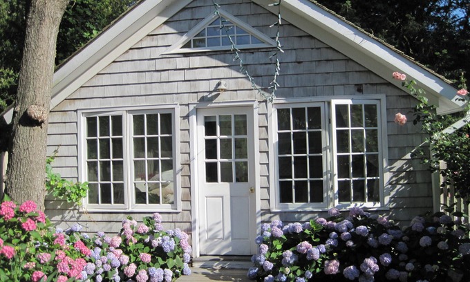 Sag Harbor Apartment | Romantic Studio Cottage, Walk to Town