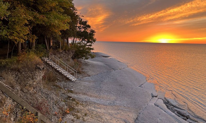 Picton Cottage | Romantic waterfront cottage spectacular sunsets