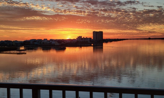 Gulf Shores Condo | ROMANTIC WATERFRT Condo W/KNOCKOUT VIEWS! STEPS TO BEACH! Clean & beautiful.