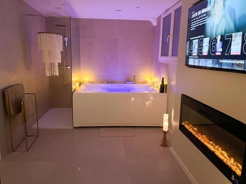 Juan-les-Pins Apartment | Romantique Room avec Jacuzzi