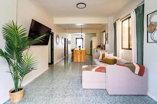 Aguadilla Pueblo House | Rompeolas