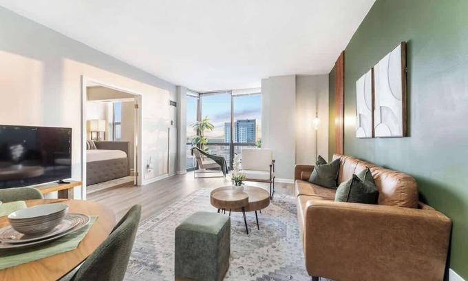 Oak Park House | Rooftop Access with Views and Gym - LCP Collection